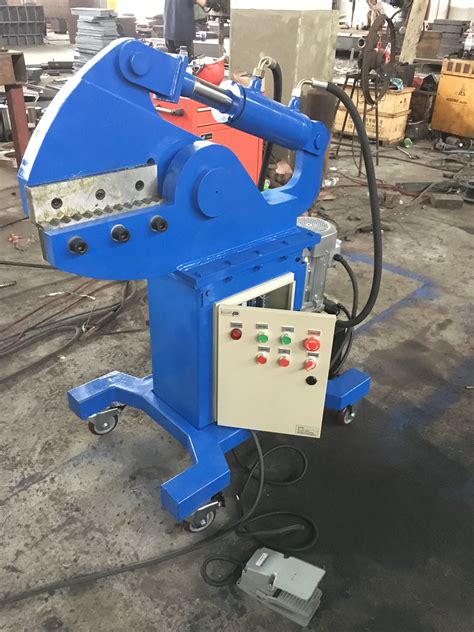 small hydraulic metal shear